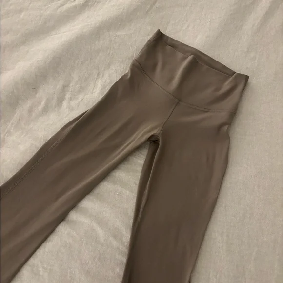 Aritzia TNAction High-Waist Flare Leggings in Taupe - Picture 2 of 5